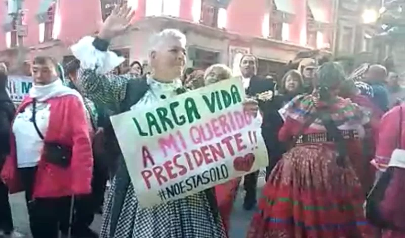 AMLO mañanitas.jpg