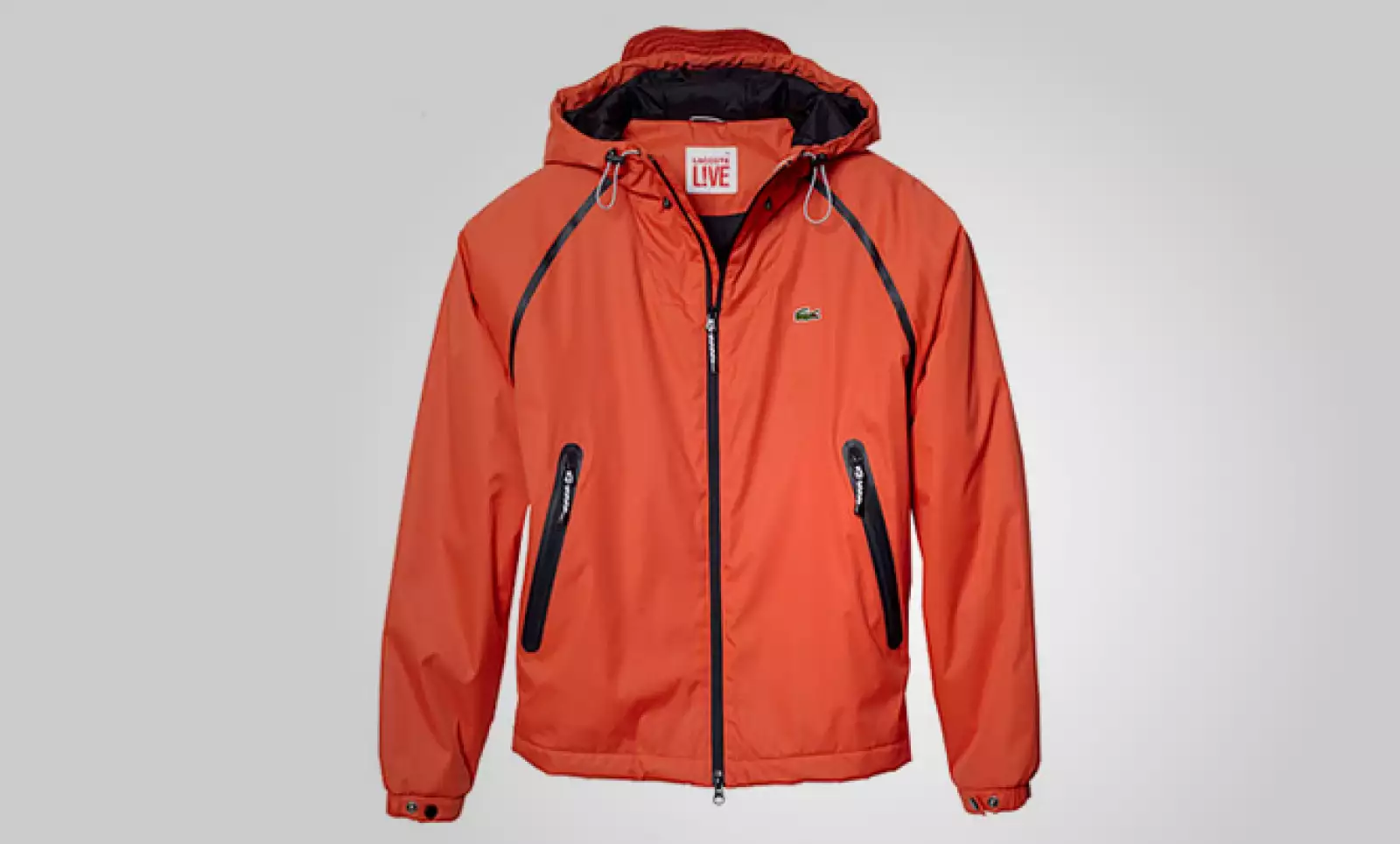 Esta chamarra te protegerá con estilo contra el frío matutino.