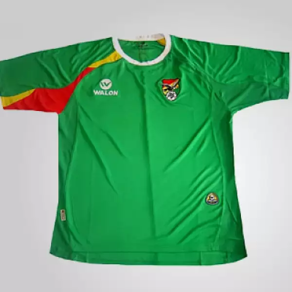 Llega al torneo añorando las viejas glorias logradas por el ‘Diablo’ Etcheverrí en la década los noventa. Su casaca tiene un costo de 64.99 dólares.