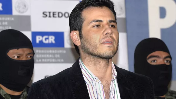Vicente Zambada, hijo de Ismael El Mayo Zambada, fue extraditado a nueve meses de haber sido capturado en marzo de 2009 acusado de enviar cocaína y heroína a EU.