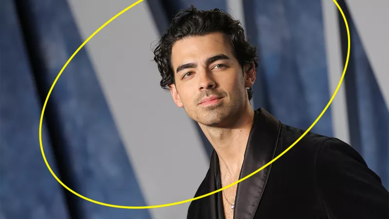 Joe Jonas confiesa que se hizo p*p* en un concierto.