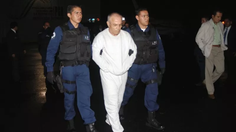 policias escoltan a empresario pederasta