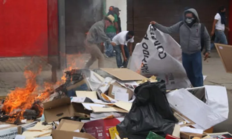Los maestros de la CNTE se oponen a las elecciones del domingo. (Foto: Cuartoscuro )