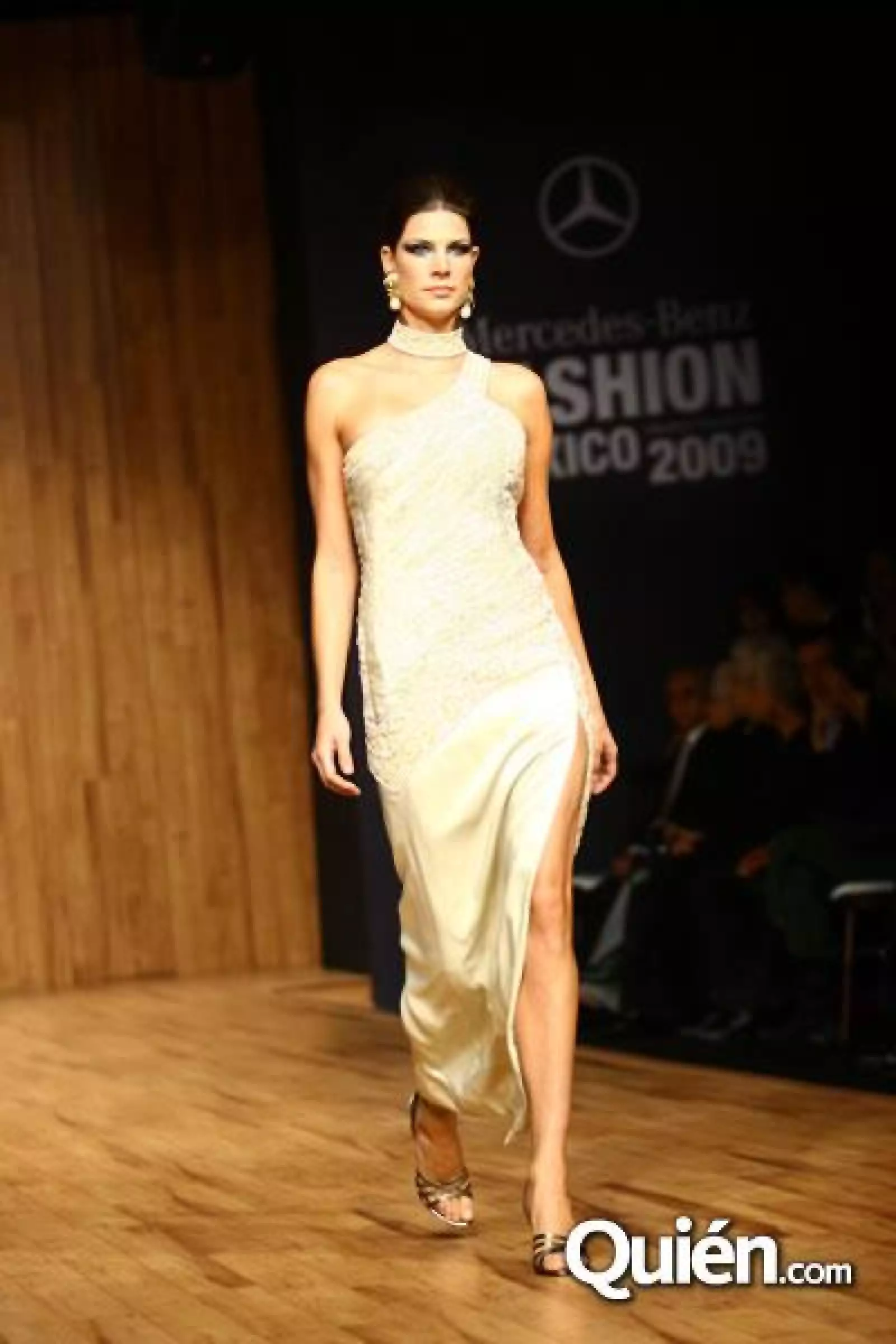 MF Pasarela Pedro Loredo