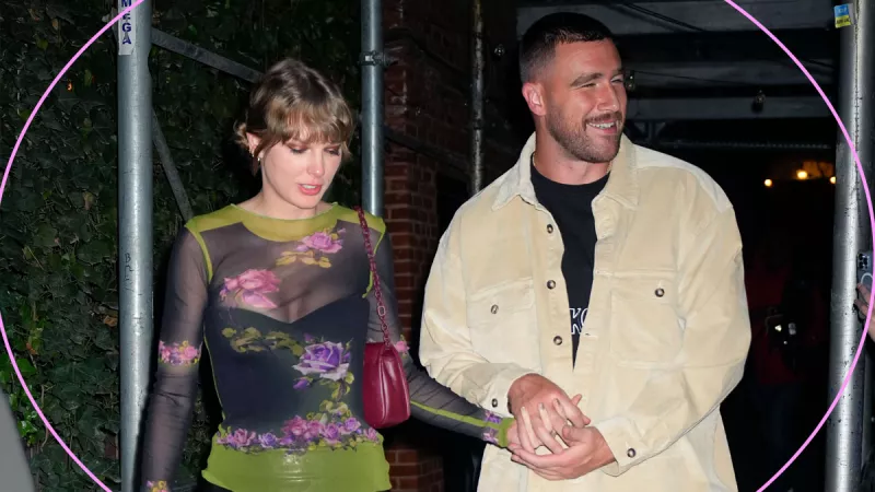 Travis Kelce admite que toma la mano de Taylor Swift de una forma extraña.