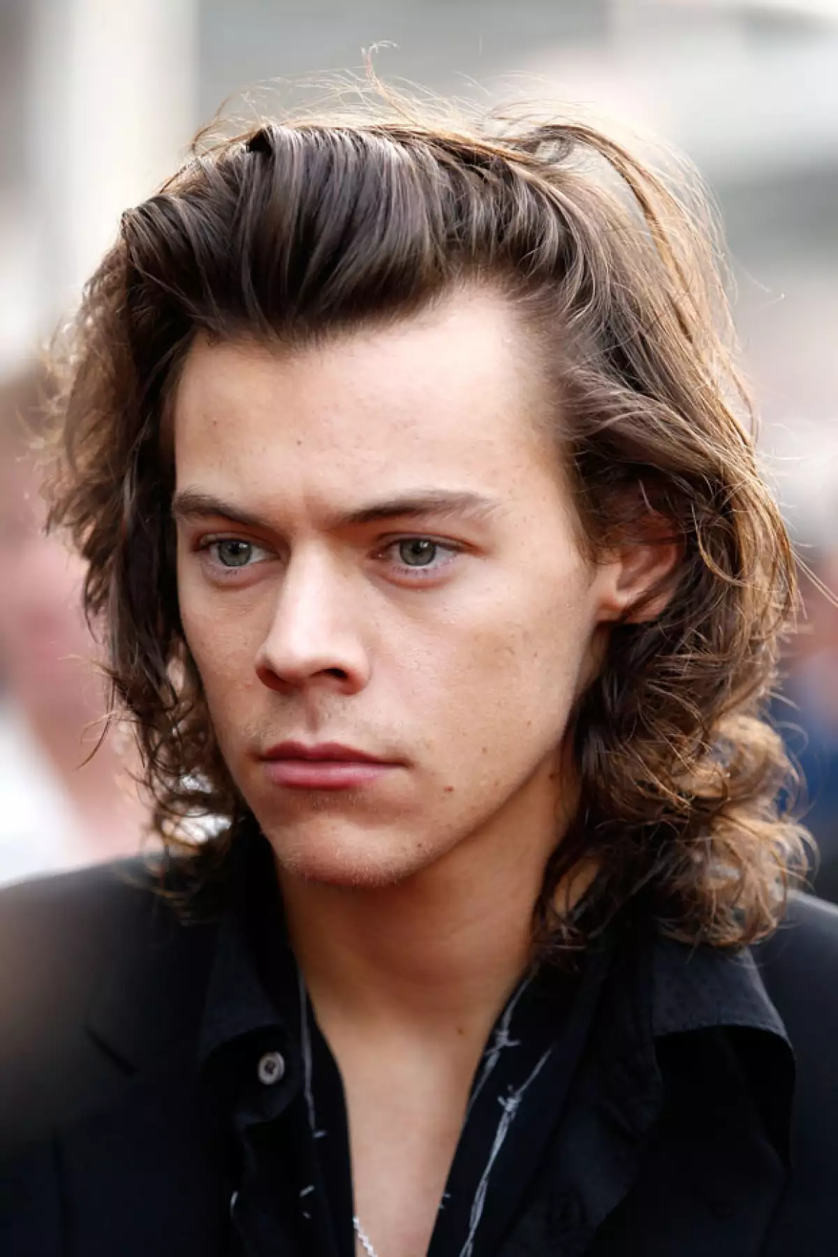 La conocida discográfica quiere que el integrante de One Direction firme con ellos su primer disco como cantante solista.