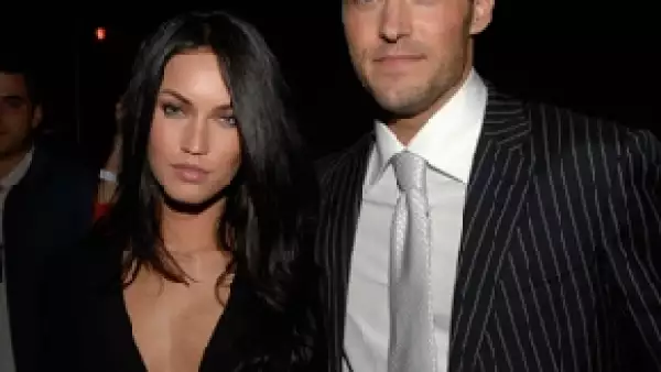 A través de un video cómico en línea, la actriz y Brian Austin Green hablan de los recortes en el presupuesto de las escuelas de California.