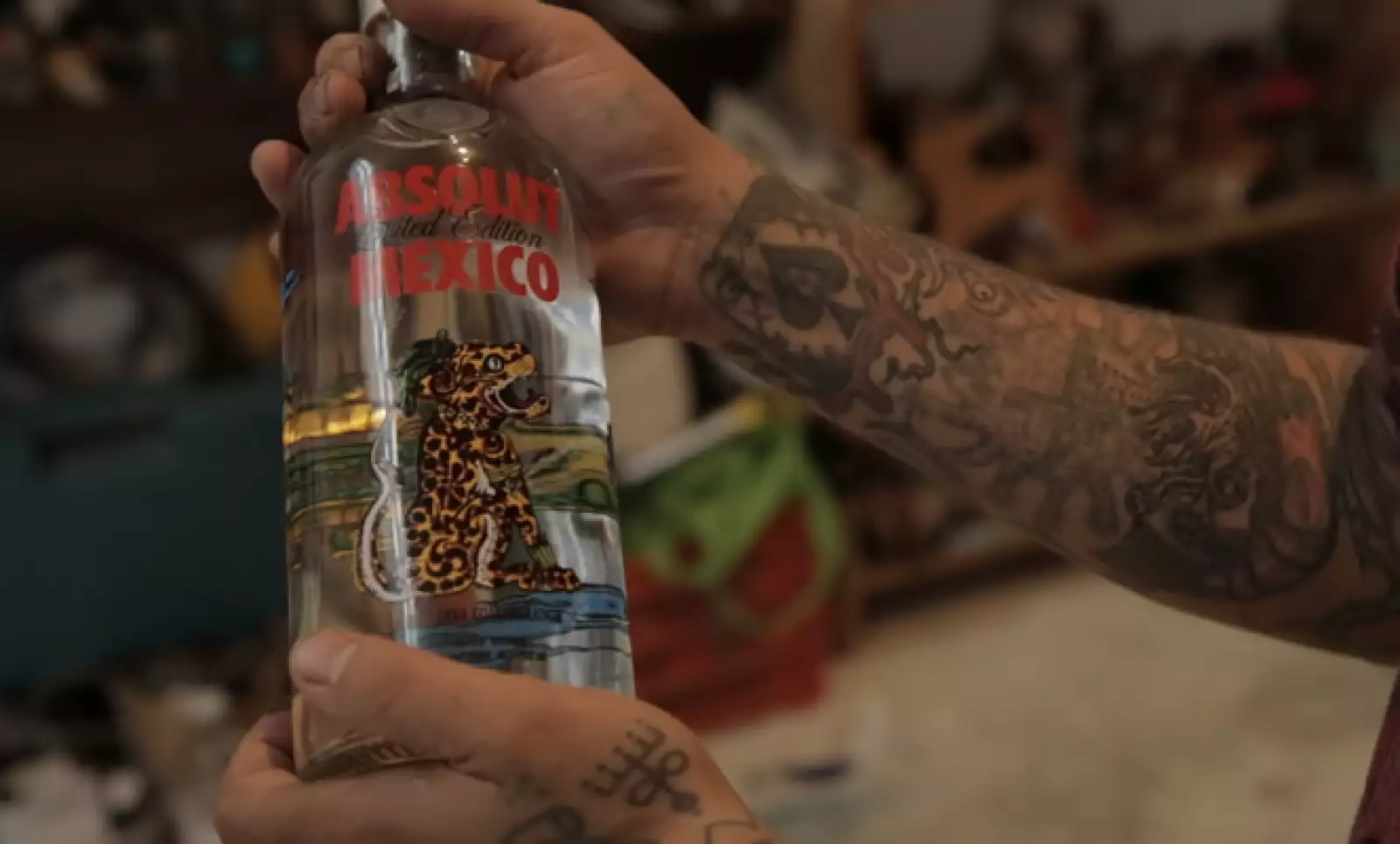 “La marca ha colaborado con más de 400 artistas en el mundo para crear este tipo de ediciones especiales; el primero fue Andy Warhol”, dijo la brand manager de Absolut Vodka, Lucía Olvera.