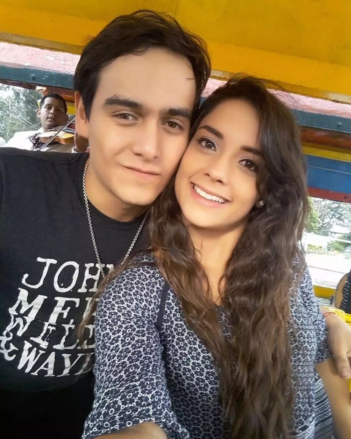 El fallecido cantante y actor Julián Figueroa, hijo de Maribel Guardia