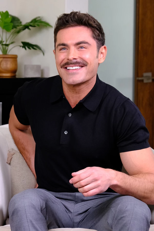 En enero, la cara de Zac Efron ya se veía más desinflada