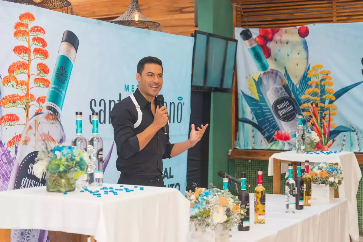 Carlos-rivera-mezcal-santo-gusano