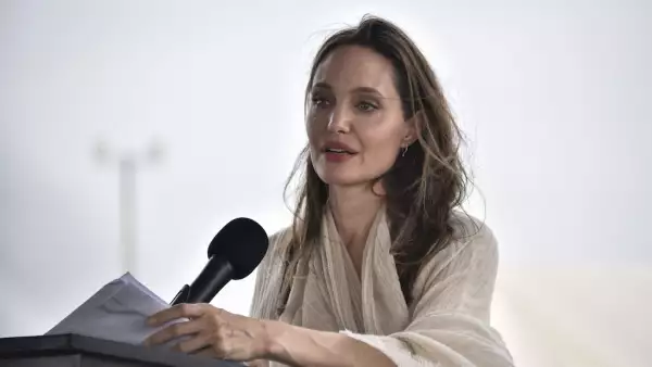 Angelina Jolie Visits Refugee Camp in the Colombia-Venezuela Border