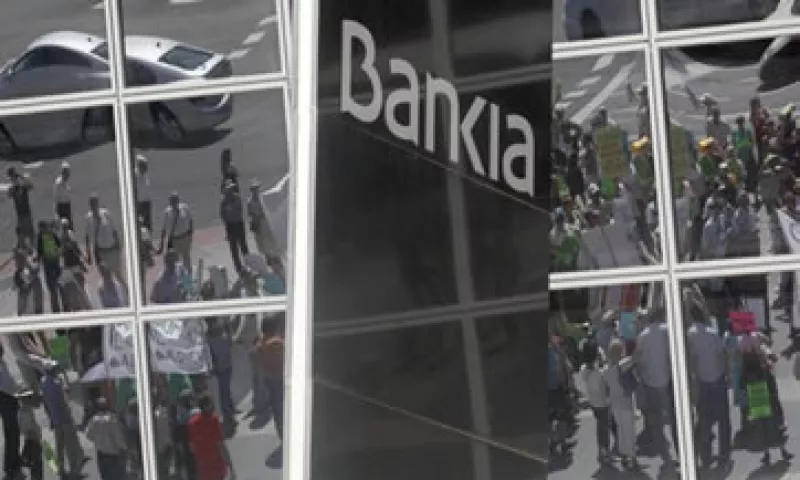 De acuerdo con consultoras independientes, las necesidades de recapitalización para la banca española serán de hasta 62,000 mde. (Foto: Reuters)