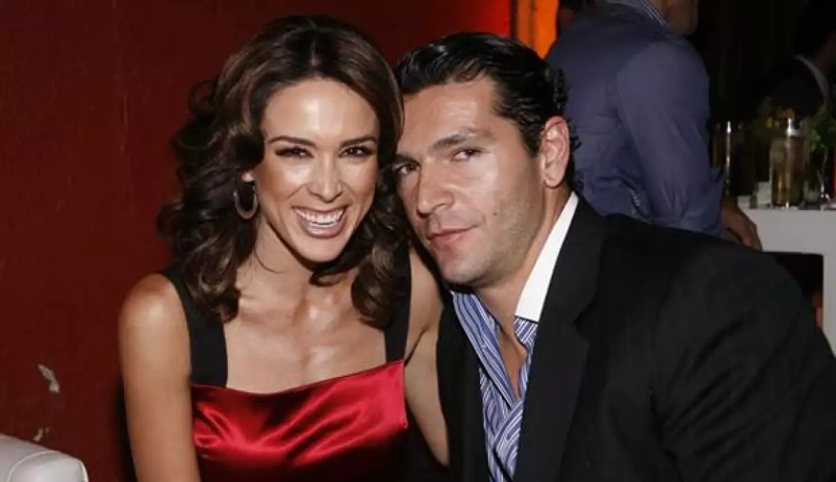 La conductora confirmó su noviazgo con el empresario Martín Fuentes, con quien dijo todo pinta muy bien y descartó que pronto vaya a haber boda.