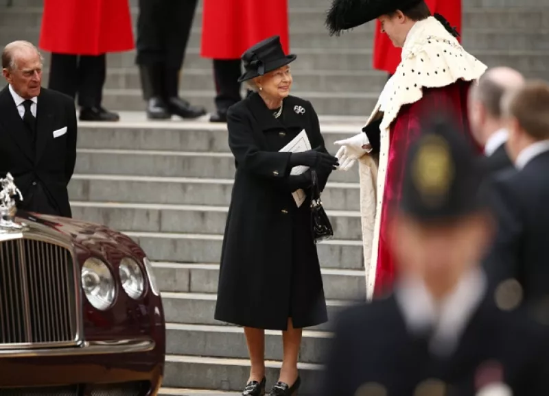 Como ya se había comunicado, la monarca acudió acompañada de su esposo, el príncipe Felipe, a la Catedral de St Paul para despedir a la ex Primera Ministra.