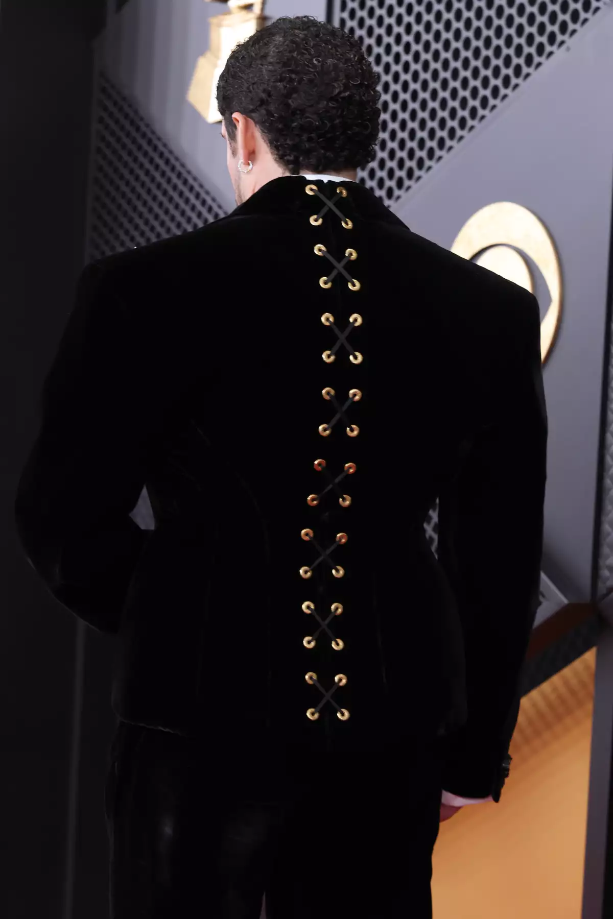 bad-bunny-grammys-look