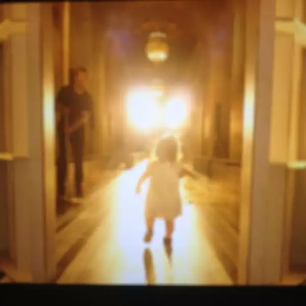 Victoria publica en su cuenta de Twitter una foto de Harper en el catwalk.