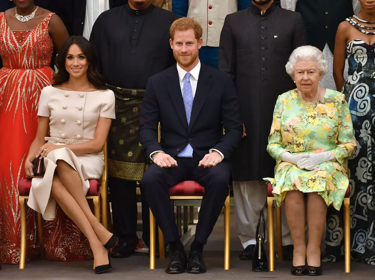 Meghan Markle, príncipe Harry y reina Isabel II