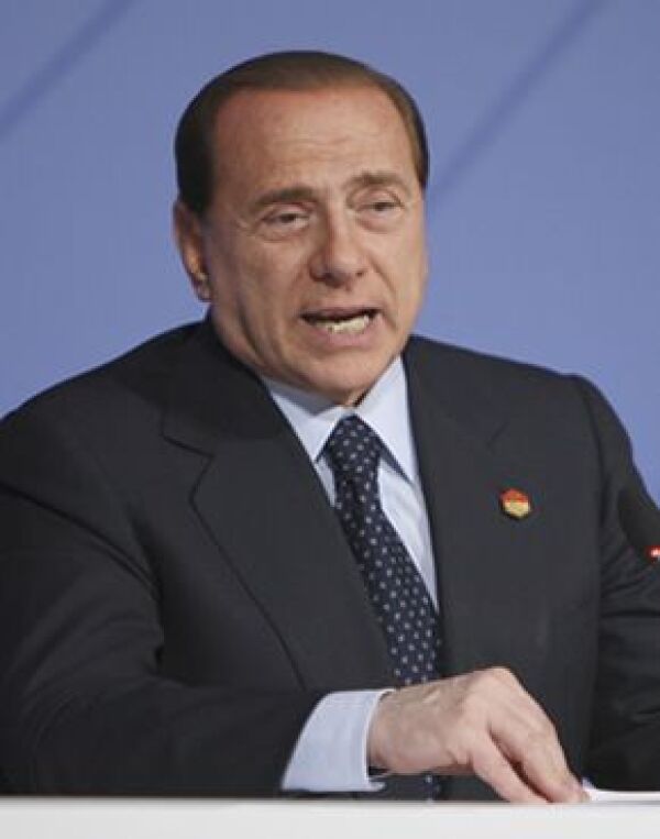 Berlusconi, de 72 años, conocido por su exuberancia y su aprecio por la belleza femenina, tampoco ha emitido comentarios.