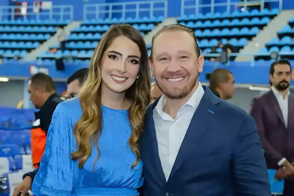 El político panista Santiago Taboada y su novia Fernanda Chávez