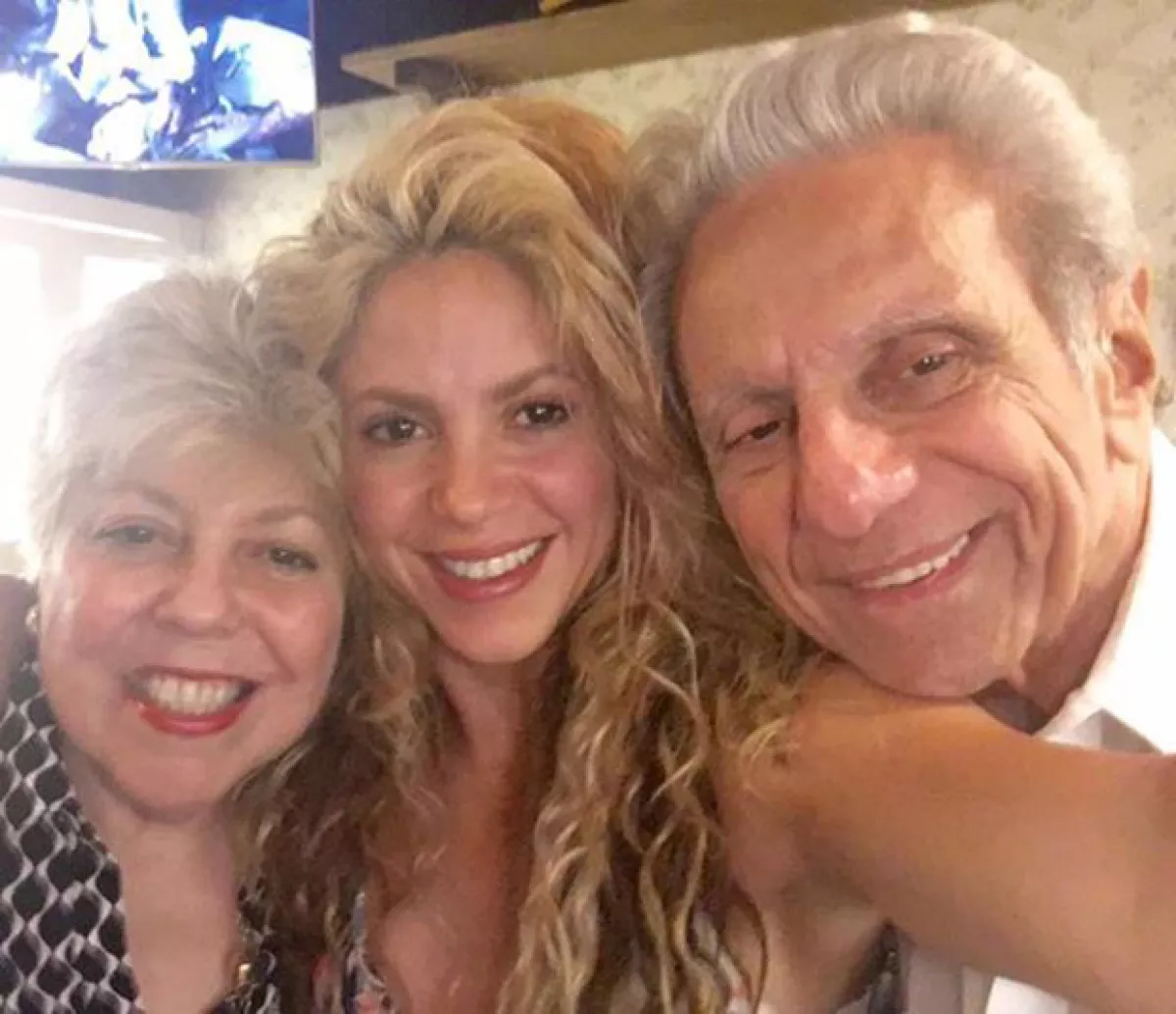 William Mebarak ha recibido muchos mensajes de felicitación por parte de los fans de la cantante, que compartió un par de fotos con su papá en su día.