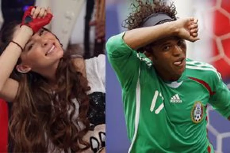 En días pasados, la cantante dijo que cuando el futbolista se llevara el puño a la frente para festejar una anotación, la misma iba a estar dedicada a ella, y así sucedió en el partido de ayer.