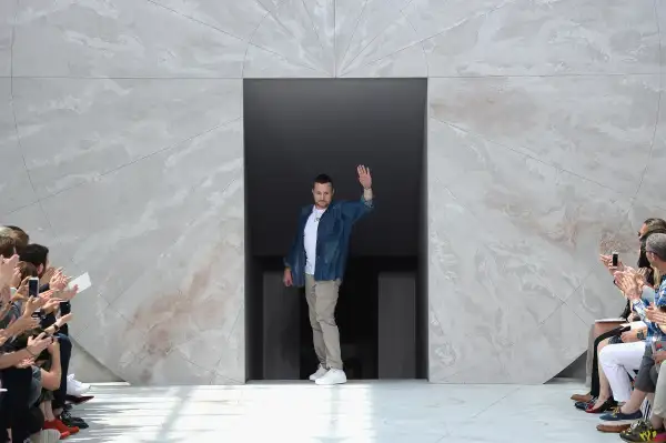 Louis Vuitton : Runway - Paris Fashion Week - Menswear S/S 2015