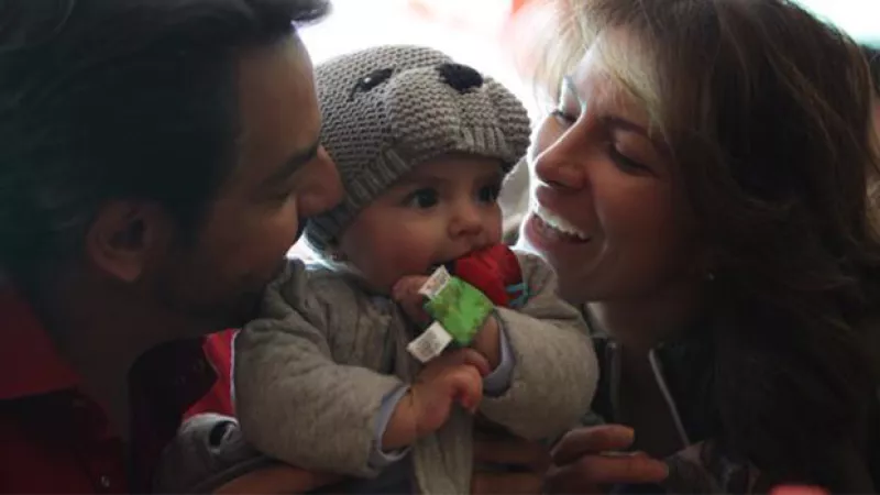 Vadhir, Aislinn y Mauricio Ochmann han hecho uso de sus redes sociales para felicitar a la hija de Alessandra Rosaldo en su primer año de vida.