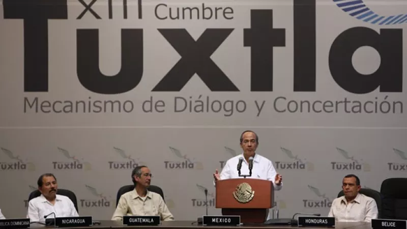 Felipe Calderón atiende el cerre de la Cumbre Tuxtla