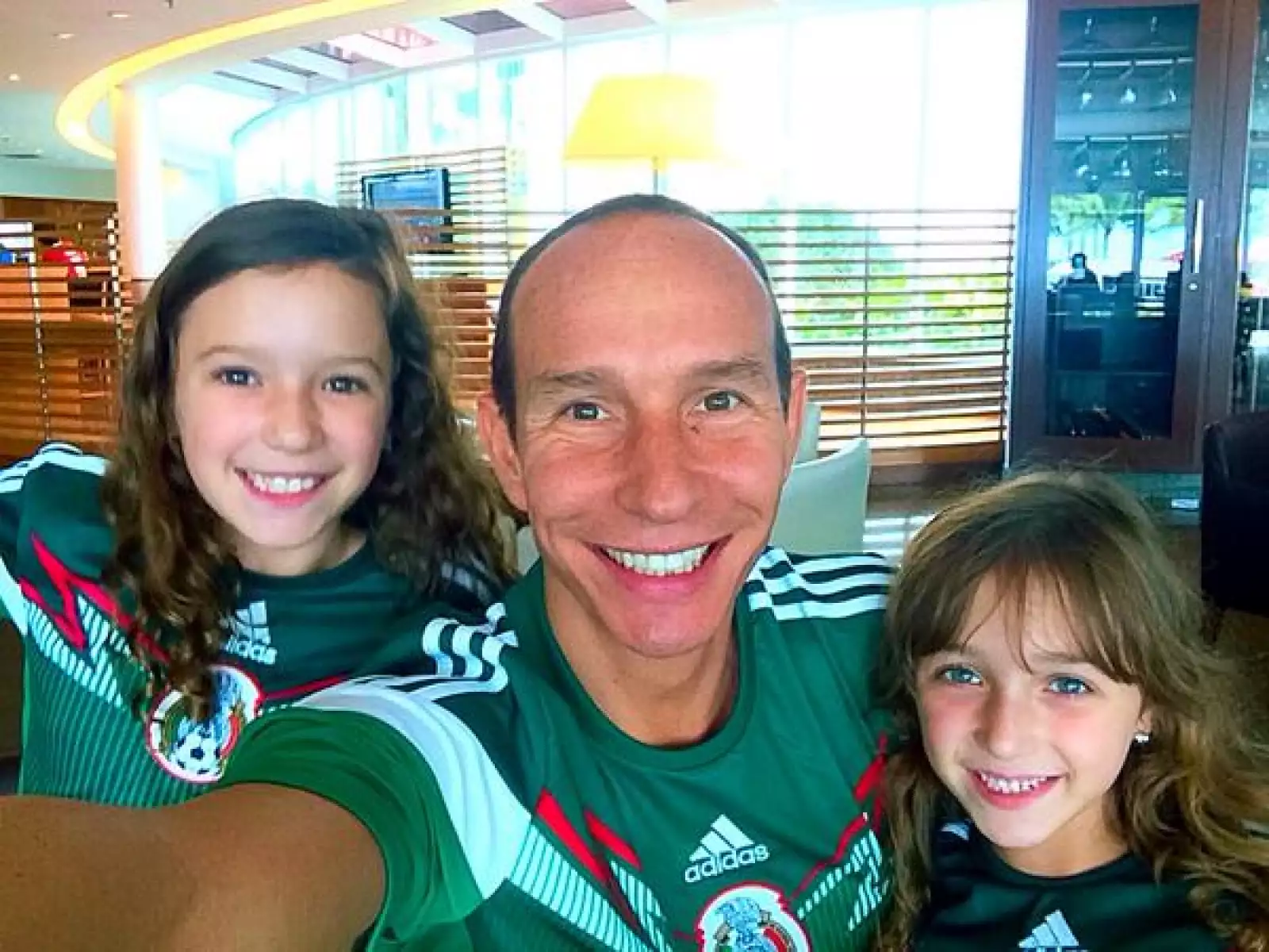 Erik Rubín, Mia y Nina ya están listos para apoyar al equipo mexicano frente a Camerún.