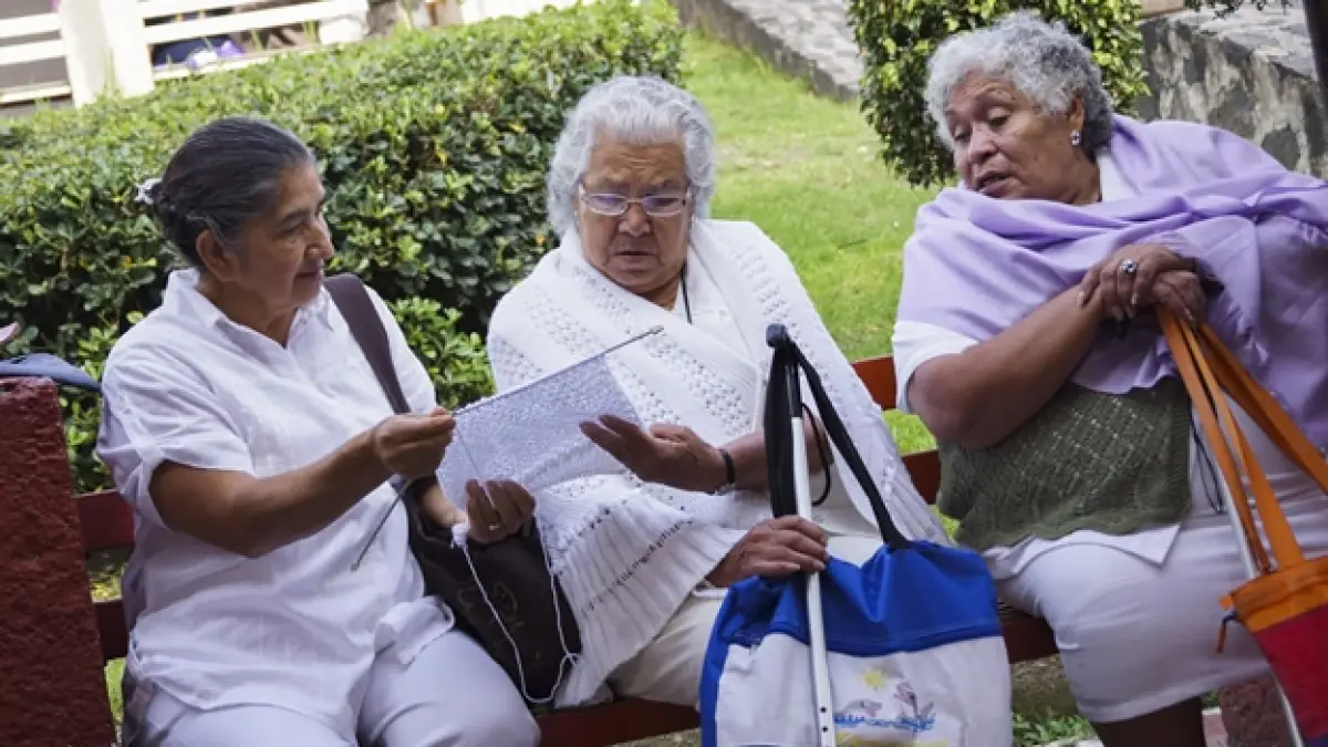 mujeres mayores de 60 años
