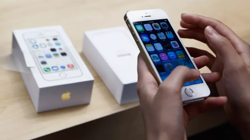 Un estudio relaciona la cantidad de usuarios de iPhone en un estado de Estados Unidos con el número de graduados.