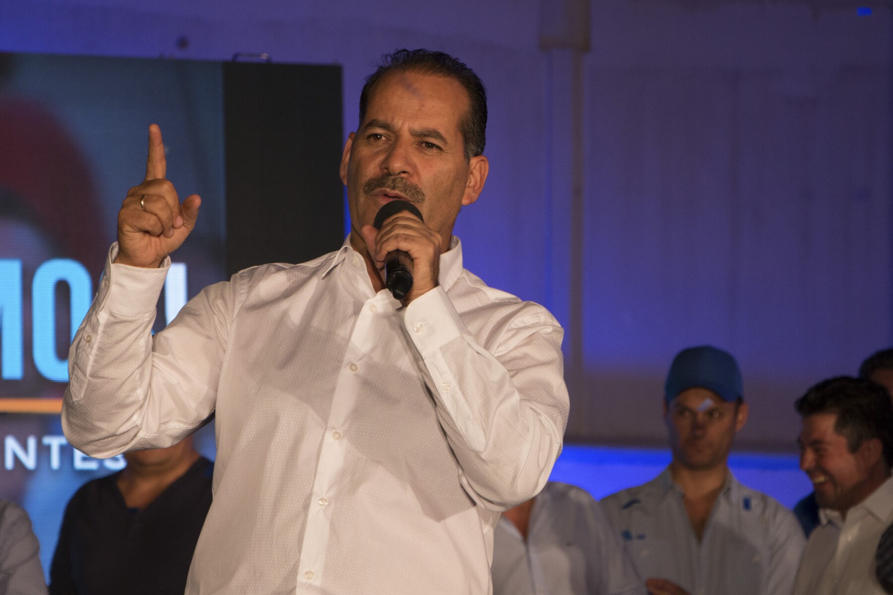 El candidato Martín Orozco se declaró ganador de la elección para renovar la gubernatura de Aguascalientes.