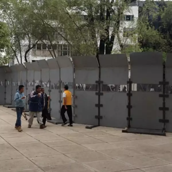 Integrantes de la CNTE protestan ante el Senado