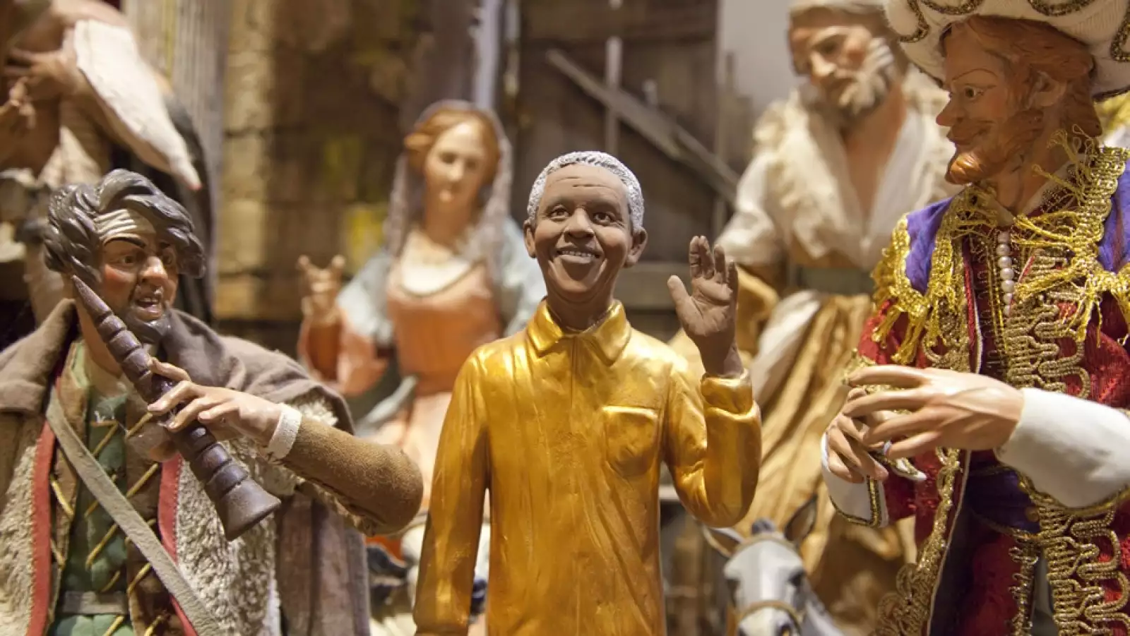 mandela es convertido en figura de nacimiento