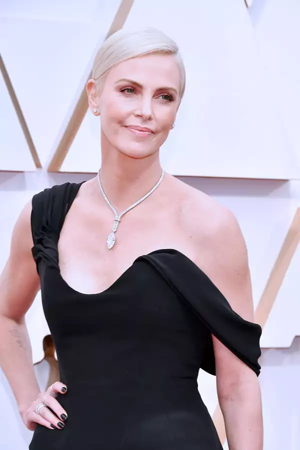 Charlize Theron rechaza Hollywood, la fama y el amor