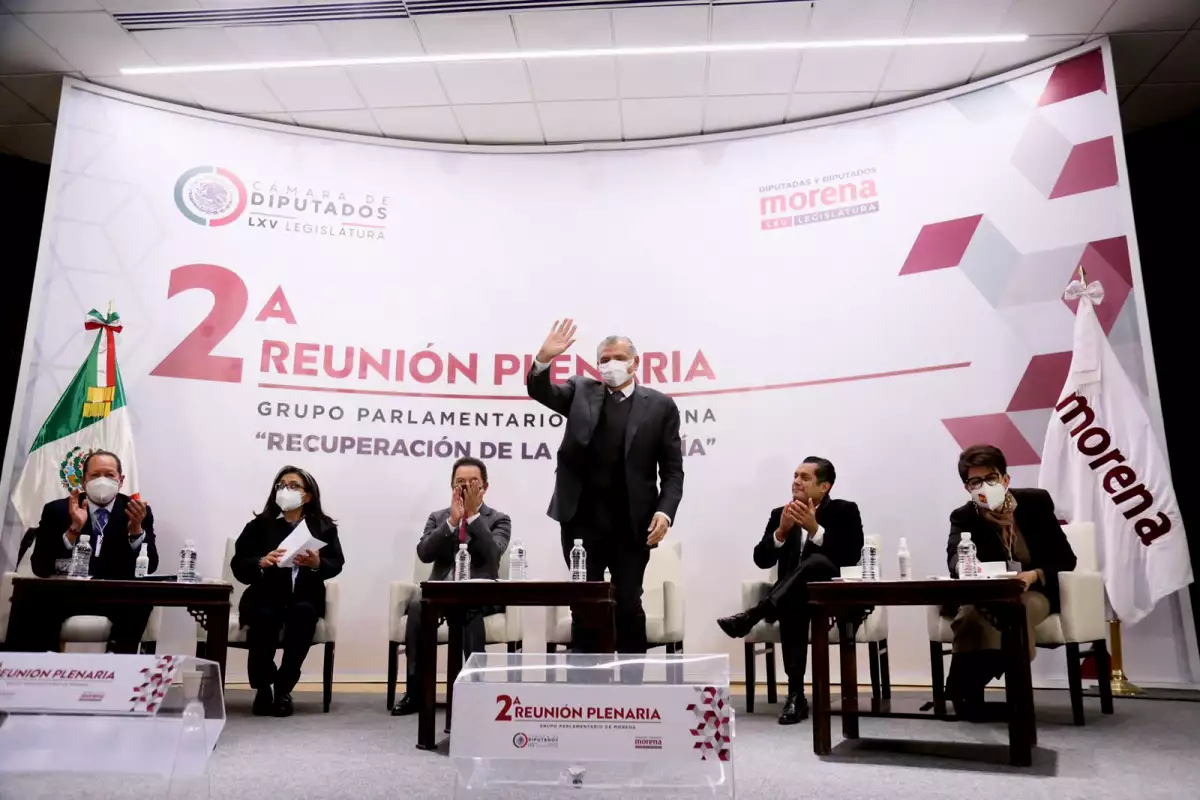 El secretario de Gobernación en la plenaria de Morena