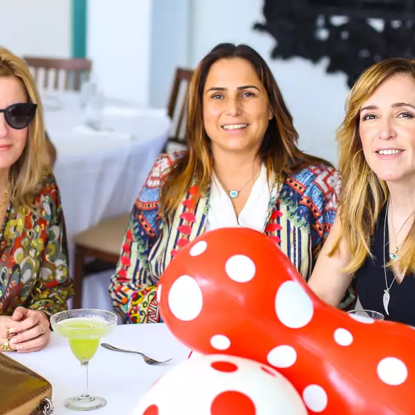 Comida de los patronos de arte de la Bienal