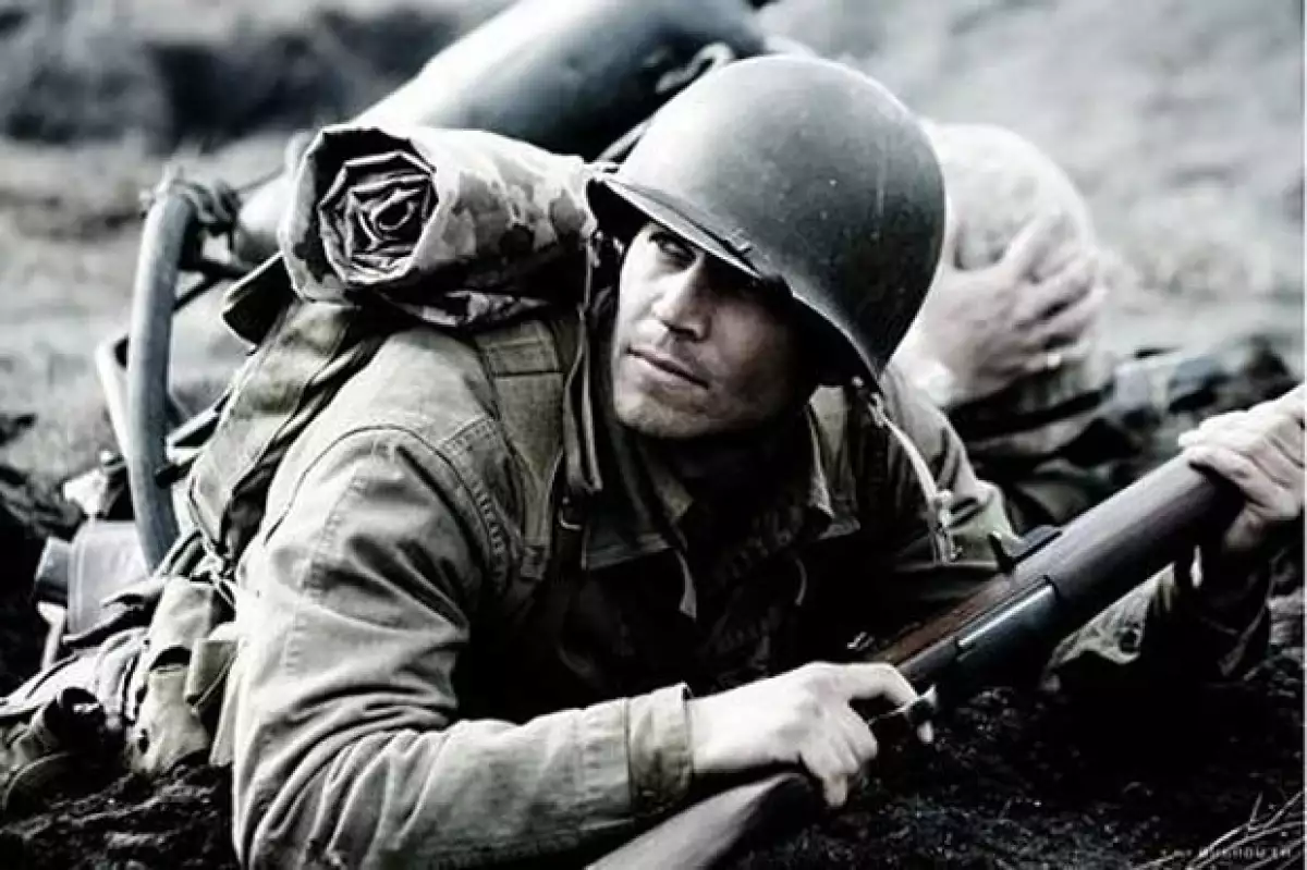 En 2006 apareció al lado de Ryan Phillippe en Flags of our Fathers.