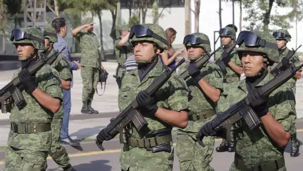 Pase de revista para el desfile Civico-Militar de la Batalla de