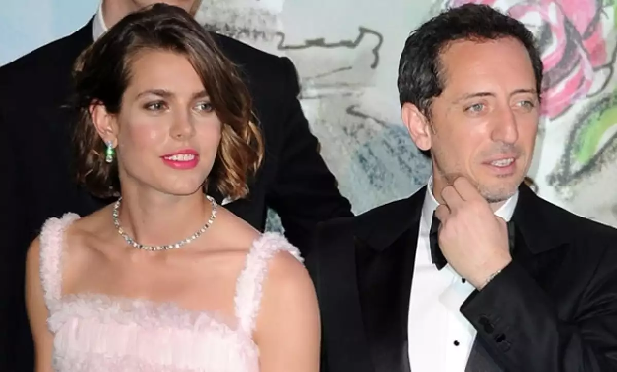 Una de las royals más guapas, Carlota Casiraghi, parece que por fin encontró el amor en Gad Elmaleh. Pero ¿quién es él?