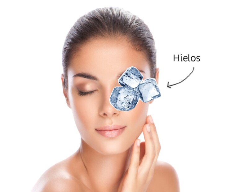 Aplica hielo en un trapo sobre los ojos para deshincharlos.