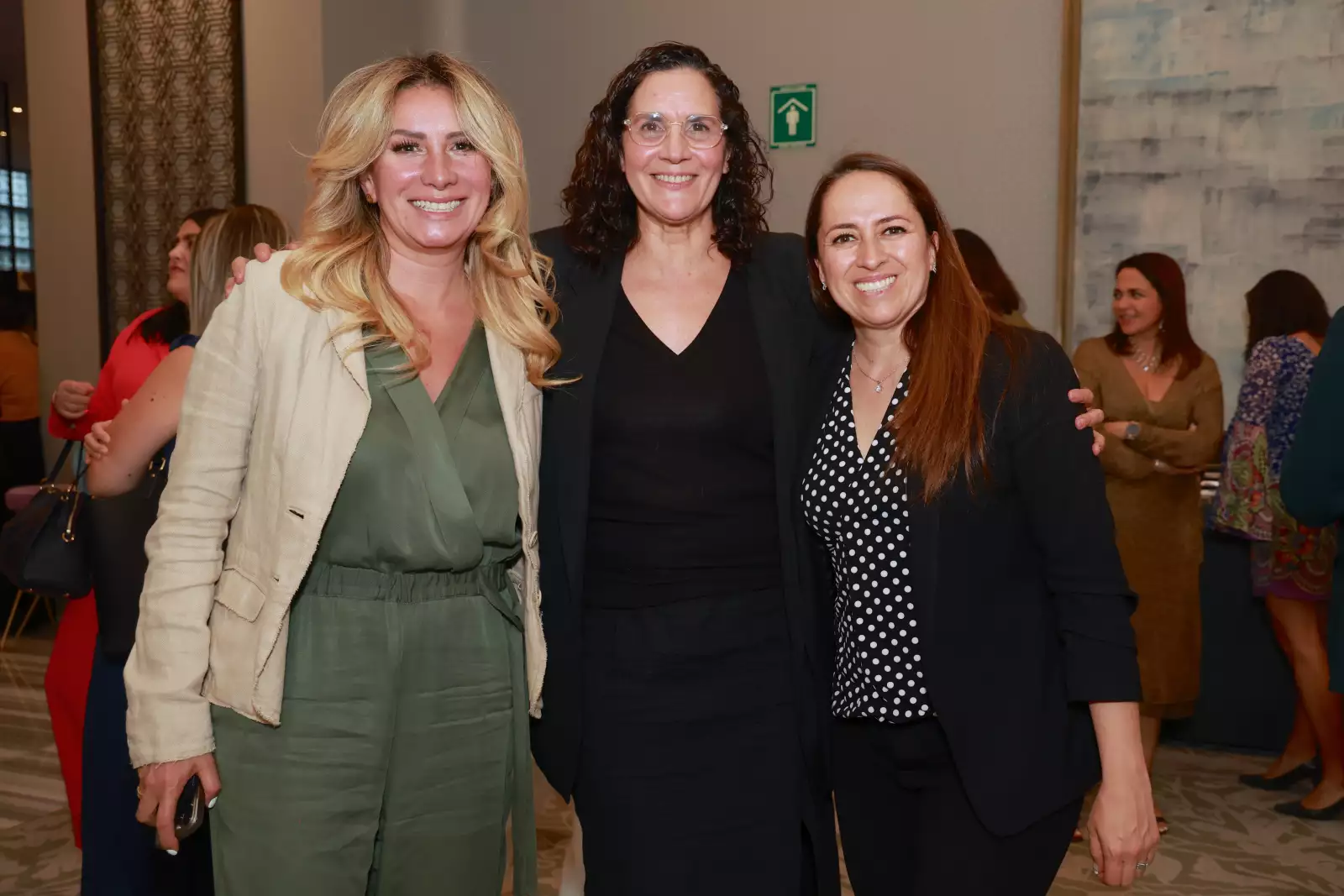 Julieta Meléndez , Laura Barona y Kathia Muñoz 