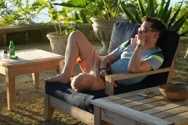 La playera de Roman Roy cuesta 140 pesos aproximadamente. 