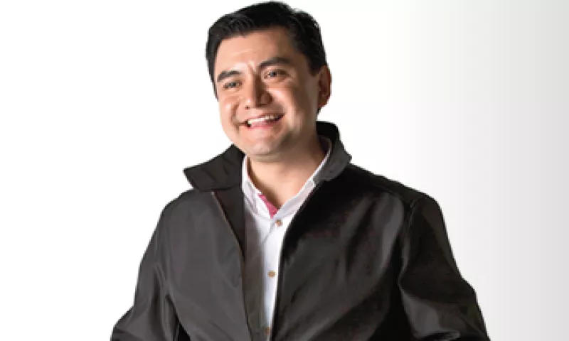 Alejandro Hernández encontró cómo competir con aplicaciones para celulares y pantallas con acceso a internet. (Foto: Jesús Almazán)