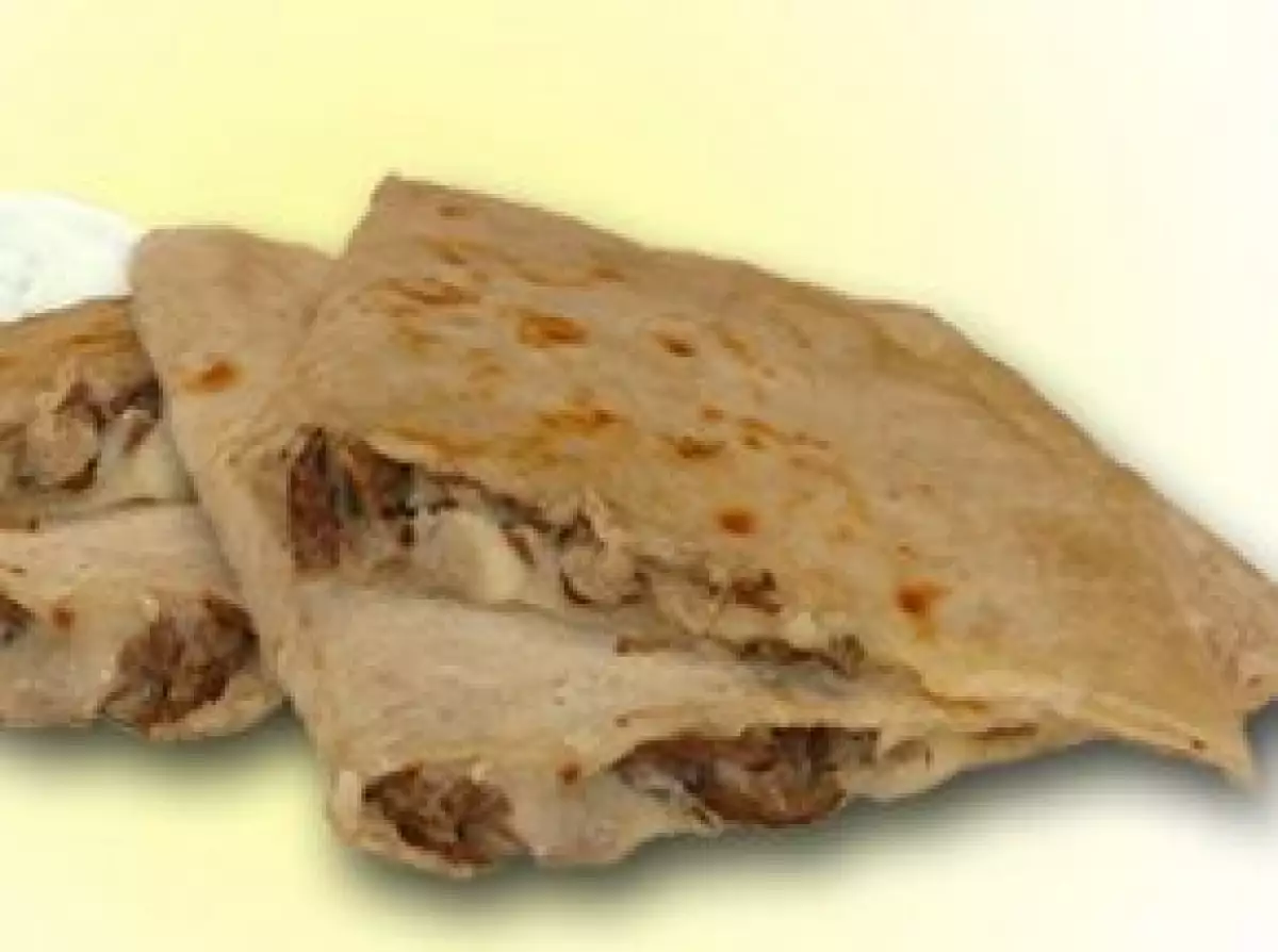 Las quesadillas es mejor prepararlas con queso bajo en grasa y con tortillas integrales.