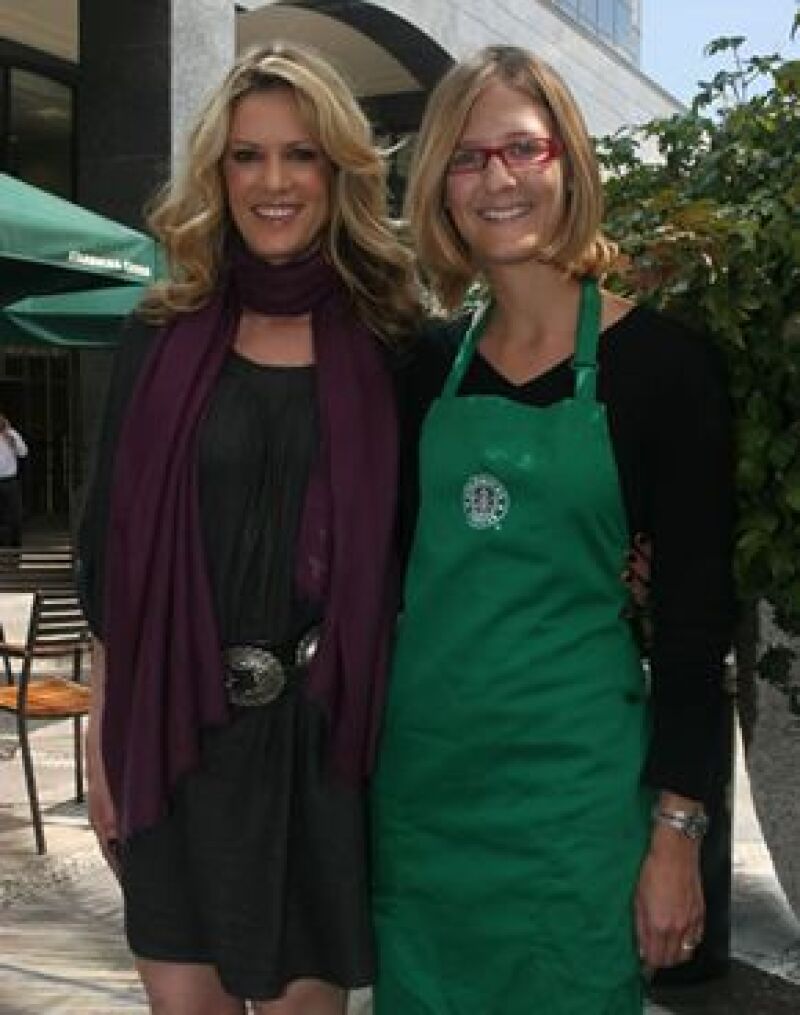 Fundación Rebecca de Alba y Starbucks iniciaron colecta de juguetes navideña.