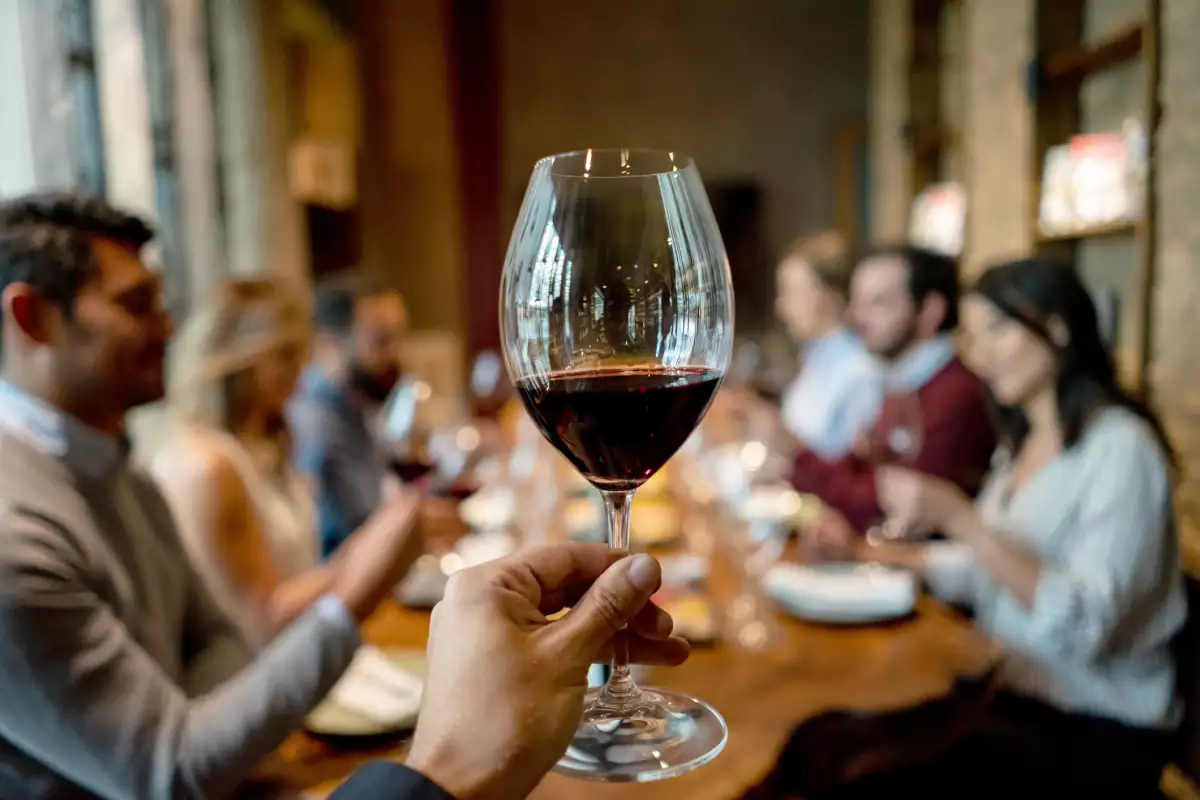 tomar-alcohol-en-comidas-bueno-salud