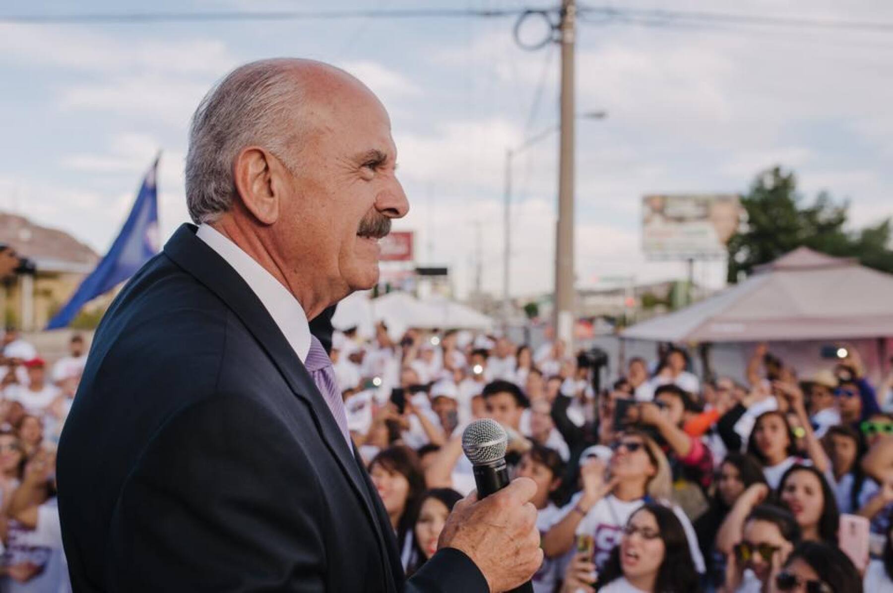 El candidato señala que los empleos mal pagados, la inseguridad y la corrupción son los principales problemas en la entidad.