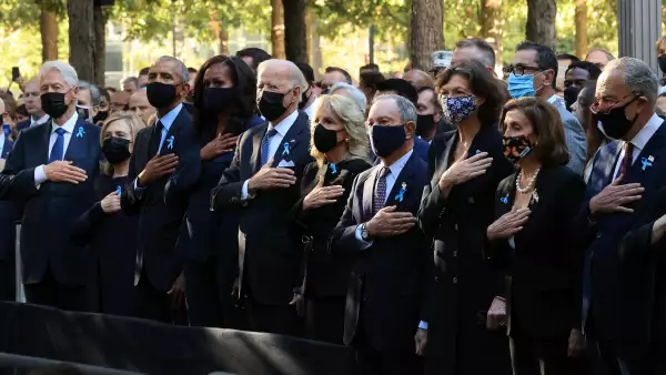 El presidente Joe Biden y Barak Obama en el homenaje en las torres gemelas en Nueva York. (Reuters)